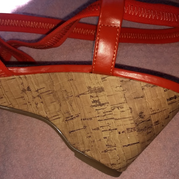 Relativity Beautiful orange wedge sandals - Picture 5 of 6